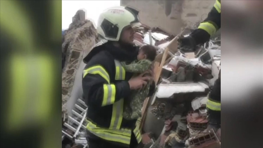 Séismes/Türkiye: Un bébé de 7 mois sorti vivant des décombres après 57 heures