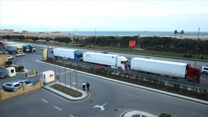 L’Azerbaïdjan envoie 20 camions d’aides humanitaires en Türkiye
