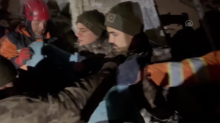 Iz ruševina u Turkiye nakon 47 sati spašen 19-godišnji mladić