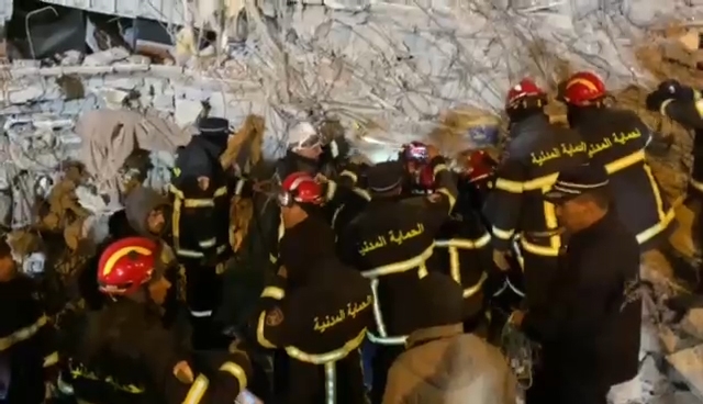 Cezayir ekibi Adıyaman'da depremden 63 saat sonra genç kızı kurtardı