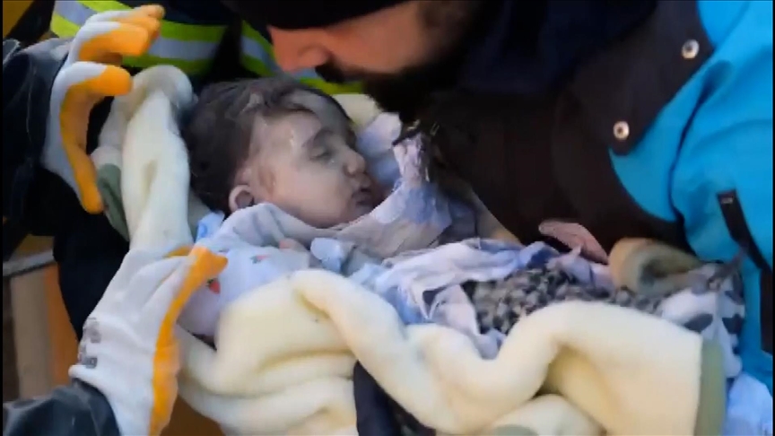 В турецкой Шанлыурфе спустя 53 часа из-под завалов спасли годовалого ребенка
