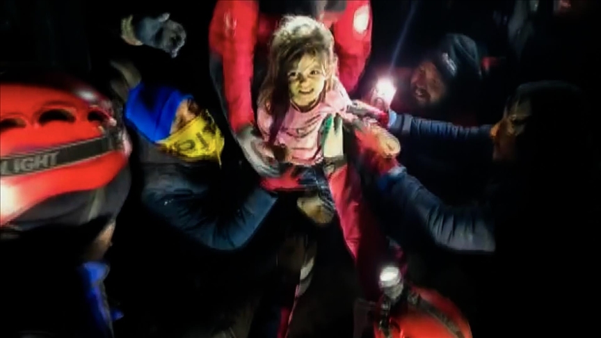 Séismes en Türkiye: Une famille de 4 personnes sauvée après 64 heures