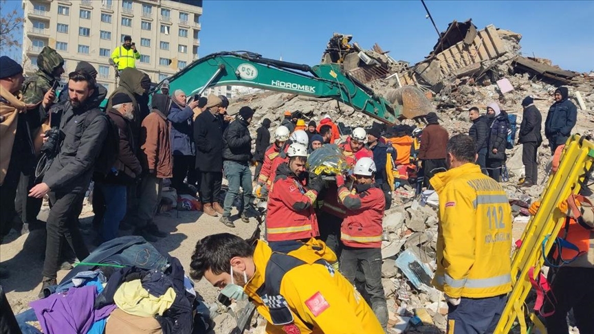 German chancellor pledges solidarity with Türkiye after devastating earthquakes