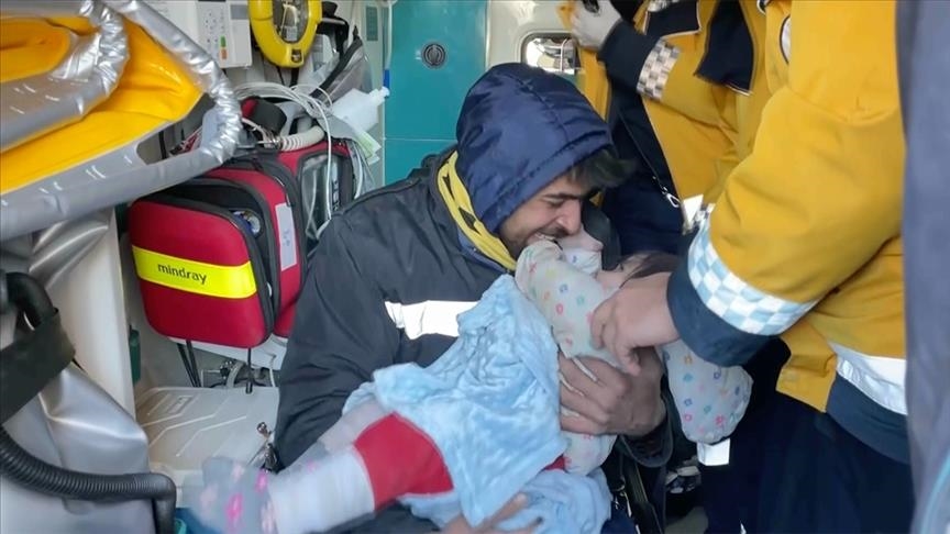 Türkiye: La petite Masal, sauvée 55 heures après le séisme à Kahramanmaras