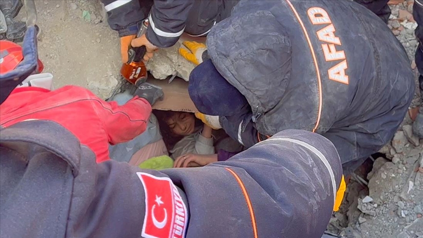 Turkiye: Majka i dvije kćeri spašene iz ruševina 54 sata nakon zemljotresa