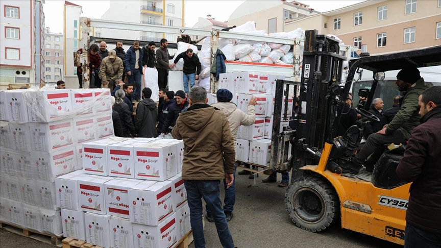 Van'dan deprem bölgesine yardım sevkiyatları sürüyor