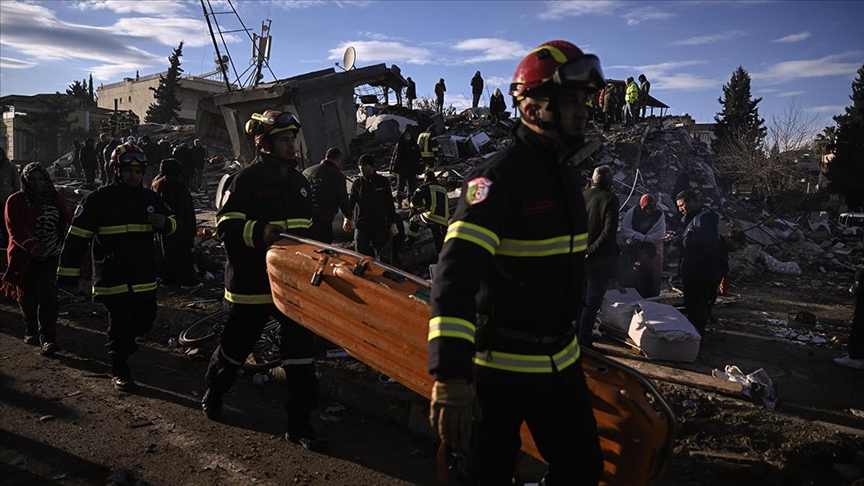 Orta Doğu’dan deprem bölgesine gelen ekipler arama kurtarma çalışmalarını sürdürüyor