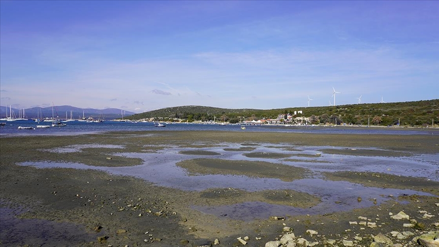 Seferihisar'da deniz 30 metre çekildi