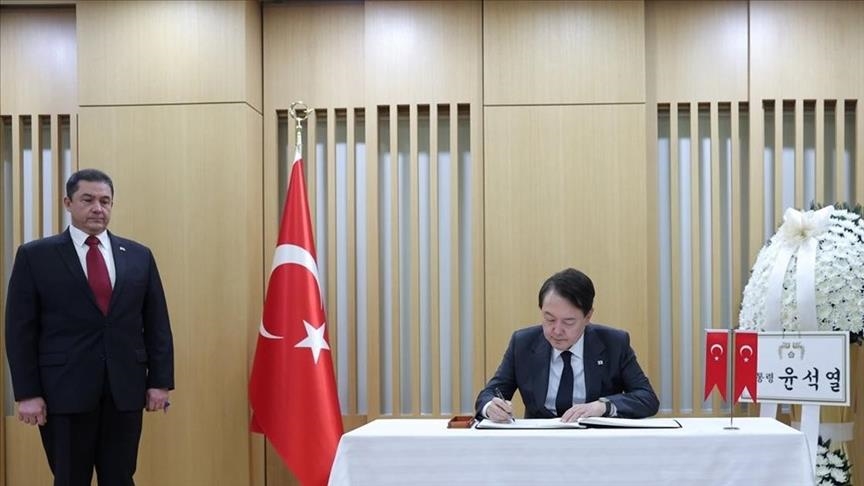Le président sud-coréen se rend à l'ambassade turque afin de présenter ses condoléances pour les victimes des séismes 
