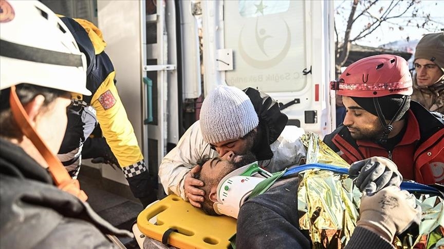 Séismes en Türkiye: des victimes secourues 70 heures après le sinistre