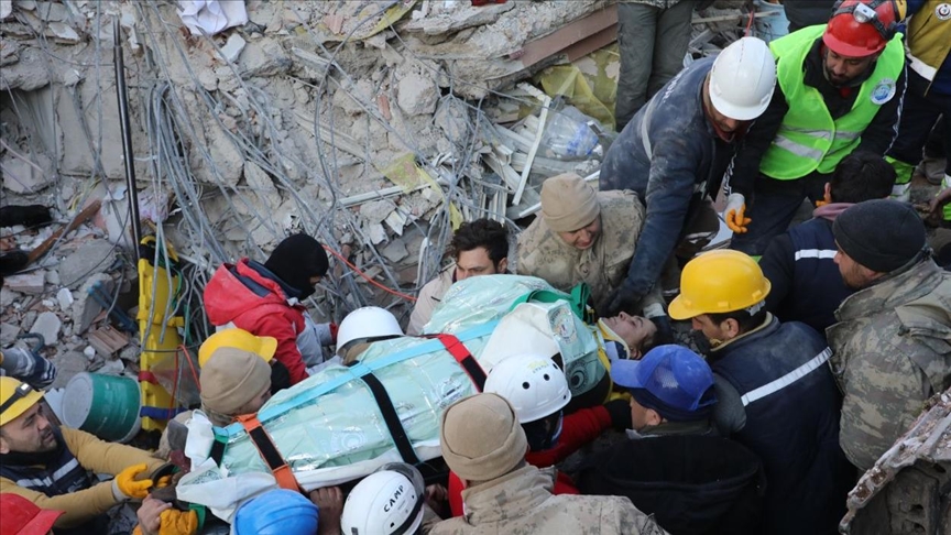 زلزال تركيا.. تواصل إنقاذ العالقين بعد 85 ساعة