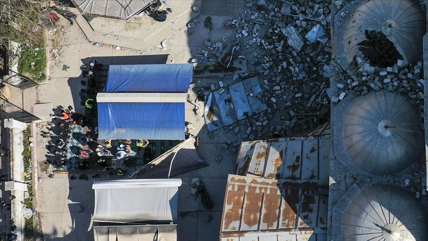 Hatay'da depremlerin ardından ilk cuma namazı kılındı