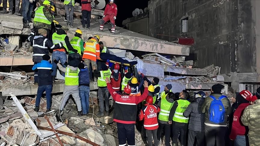 Türkiye : les opérations de sauvetage se poursuivent toujours plus de 100 heures après les séismes