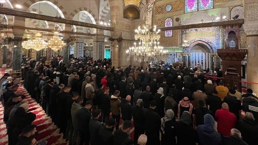 Thousands of Palestinians pray for quake victims in Türkiye, Syria