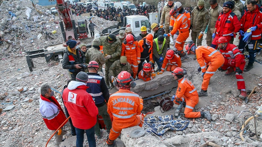 ارتفاع وفيات زلزال تركيا إلى 21 ألفًا و848 شخصا