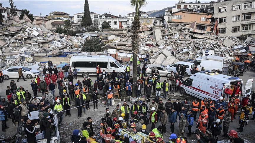 Following quakes, Greece vows to continue to support Turkish, Syrian people ‘in hour of need’