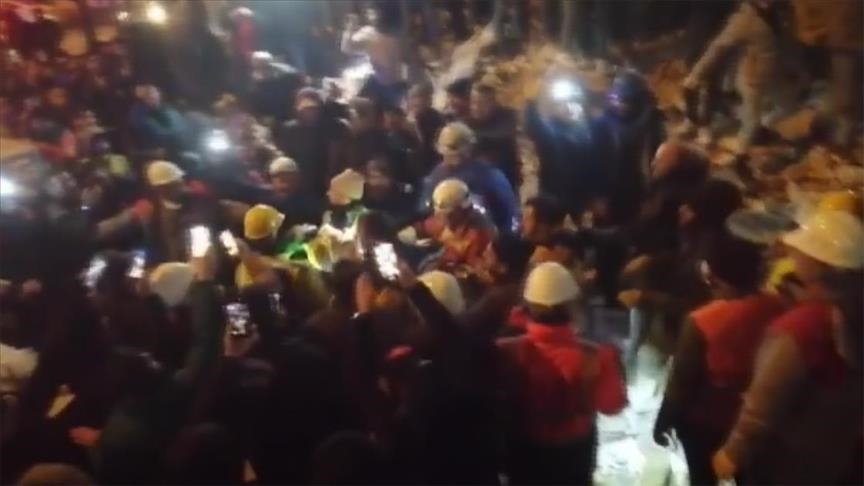 Little girls pulled out alive from rubble as rescuers race against time in Türkiye