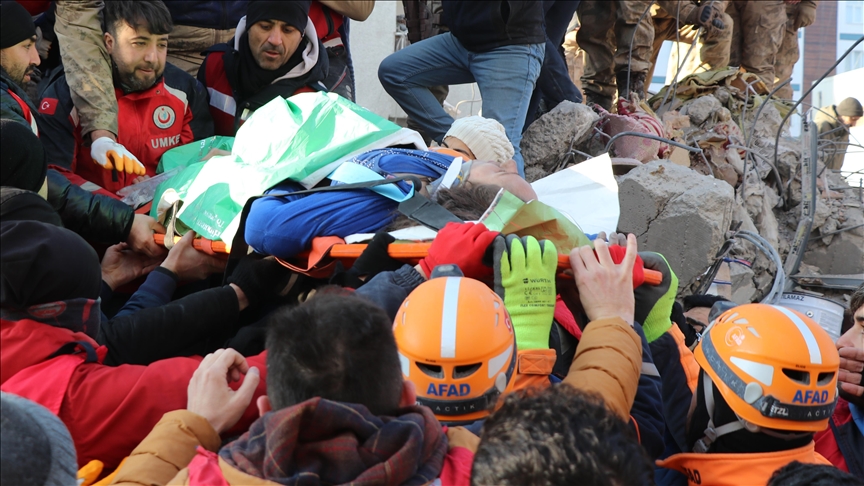 Mother, son pulled alive from rubble as rescuers race against time in Türkiye
