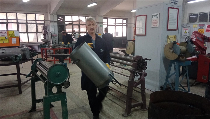 Meslek liselilerin ürettiği sobalar "asrın felaketi"nden etkilenenleri ısıtacak