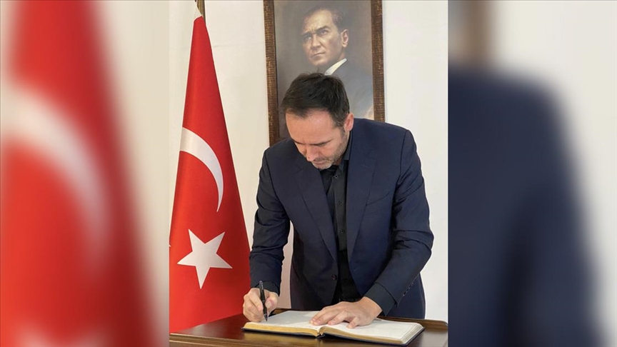 Predsednik Skupštine Kosova Konjufca upisao se u Knjigu žalosti u Ambasadi Turkiye