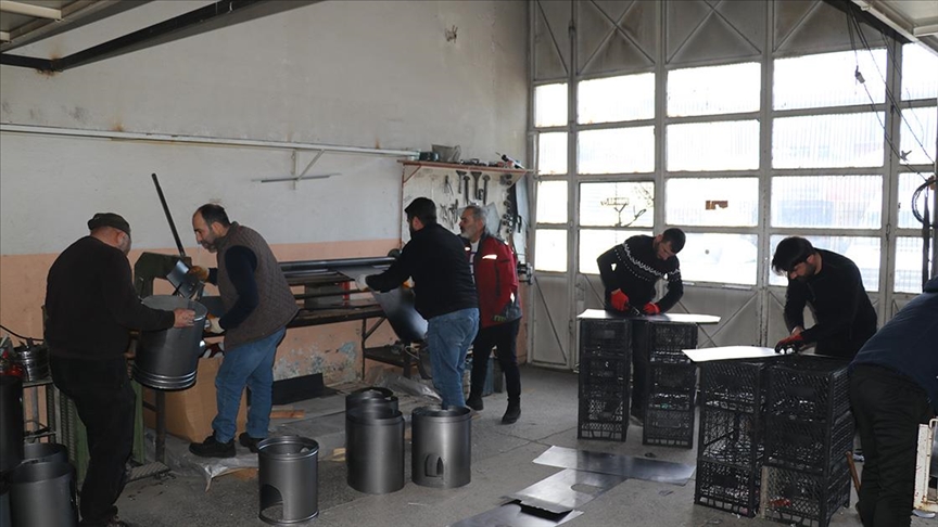 Erzincanlı soba üreticileri depremzedeler için mesaide