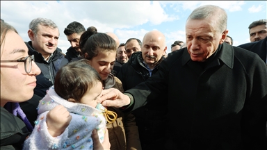 Cumhurbaşkanı Erdoğan, depremden etkilenen Adıyaman'da çadır kenti ziyaret etti