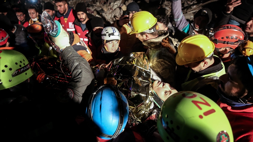 La Infantería de Marina de España logra rescatar vivo a un niño de siete años de los escombros en Türkiye