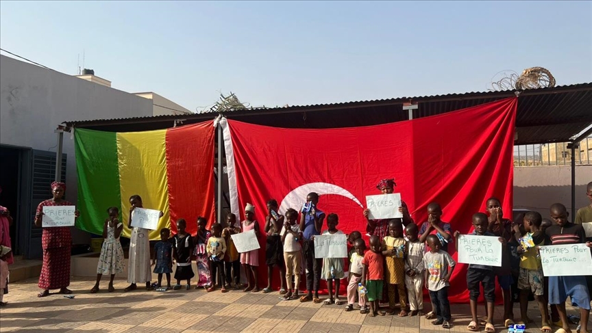 Séismes en Türkiye : Les orphelins maliens prient pour les victimes