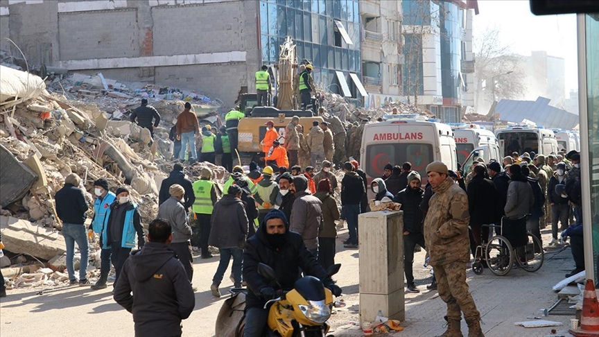 Супружескую пару в турецком Адыямане спасли спустя 128 часов после землетрясения