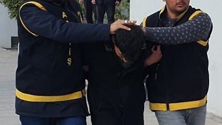 Depremzedenin kredi kartini �alan varl�k yakalandi.!