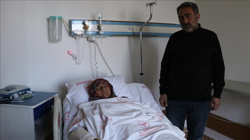 Burdur'a Hatay'dan getirilen afetzede Fidan Kaçar: Allah'ım milletimize sabırlar versin, çok zordu