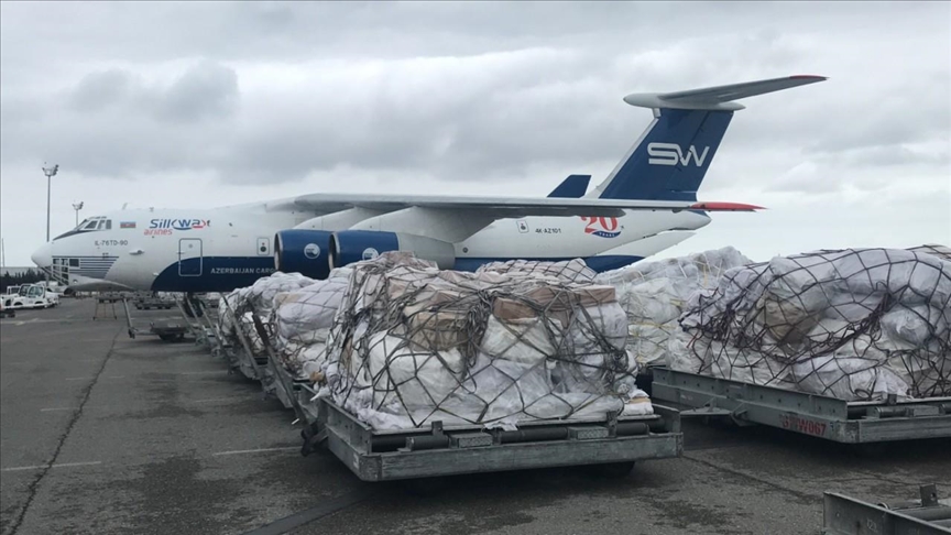 Из Баку в Адану вылетел очередной самолет с гуманитарной помощью
