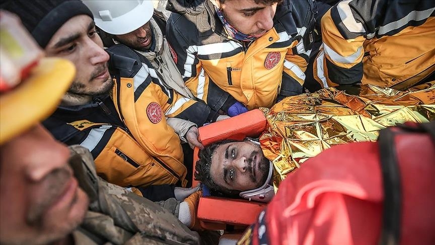 В турецком Хатае спустя 149 часов из-под завалов спасли мужчину   