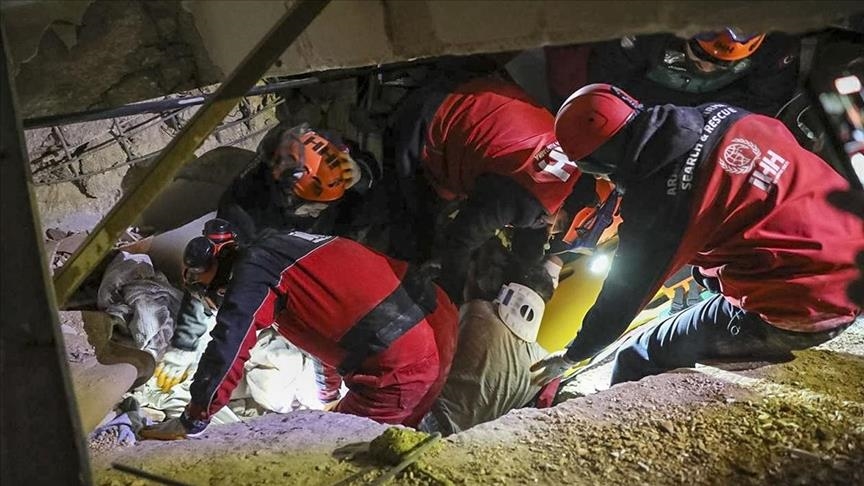 Séismes en Türkiye: une fillette secourue après 146 heures passées sous les décombres 