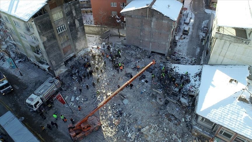 Le Royaume-Uni envoie une équipe médicale pour aider les victimes des séismes en Türkiye 