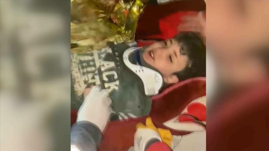 إنقاذ طفل تركي من أنقاض الزلزال بعد 160 ساعة