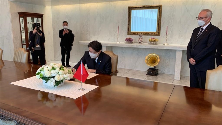 Глава МИД Японии выразил соболезнования Турции 