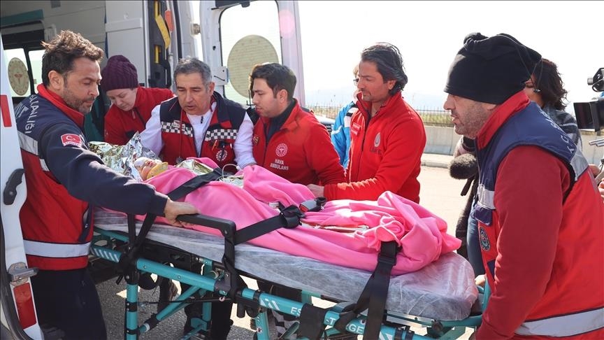 Séismes en Türkiye : un enfant et sa mère secourus après 150 heures passées sous les décombres 