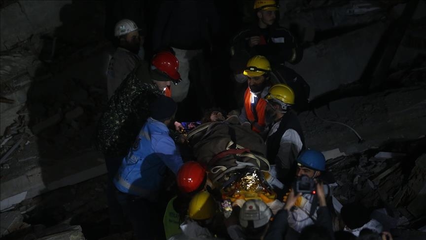 تركيا.. إنقاذ طفلة من أنقاض الزلزال بعد 160 ساعة