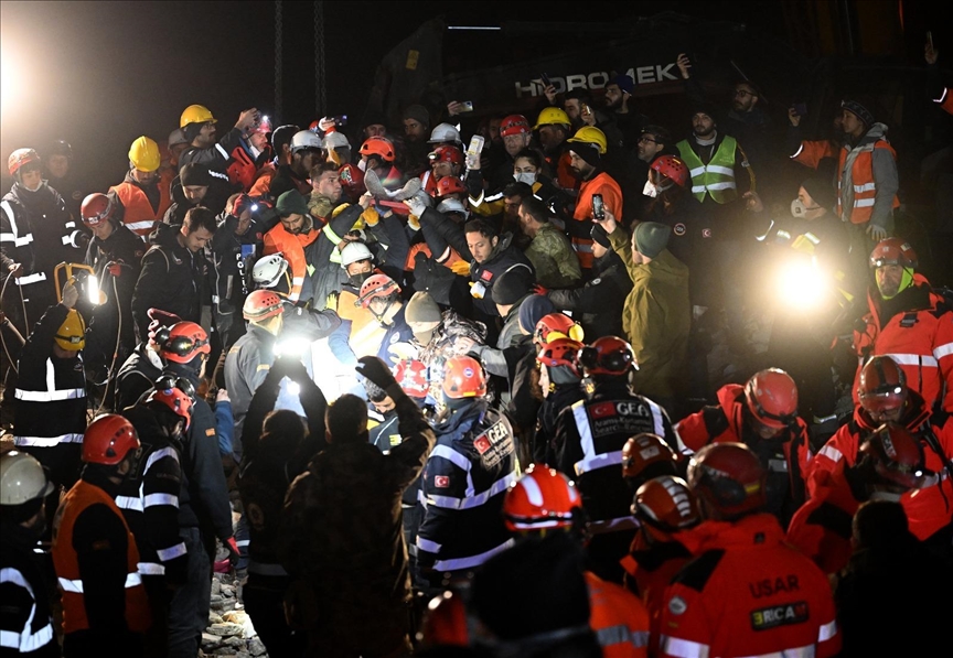 Tremblement de terre en Türkiye : une femme secourue après 162 heures sous les décombres