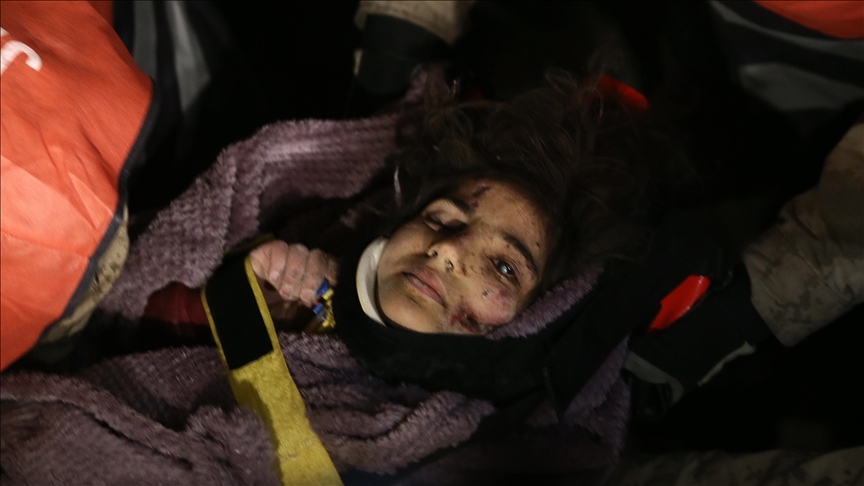 Séisme en Türkiye: une fille secourue après 159 heures sous les décombres