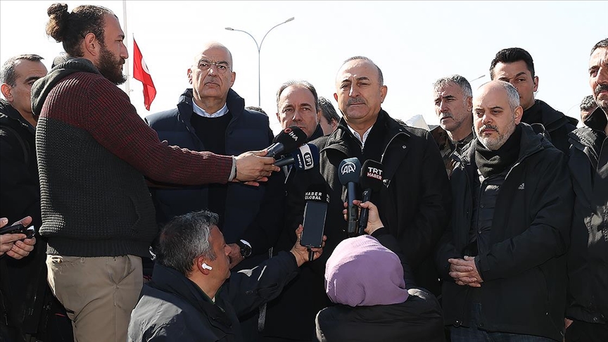 Bakan Çavuşoğlu: (Yunan mevkidaşı Dendias'ın deprem bölgesini ziyareti) Hemen arama kurtarma ekiplerini gönderdiler