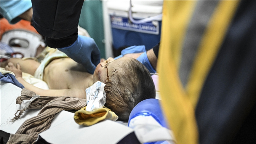 Séismes en Türkiye: un bébé extirpé des décombres après y avoir survécu pendant 140 heures