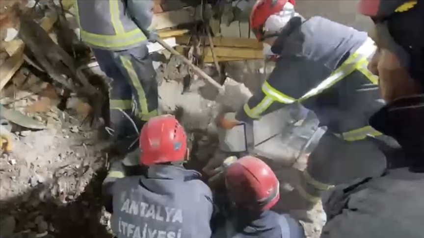 Kahramanmaraş'ta depremden 162 saat sonra 45 yaşındaki kişi sağ çıkarıldı