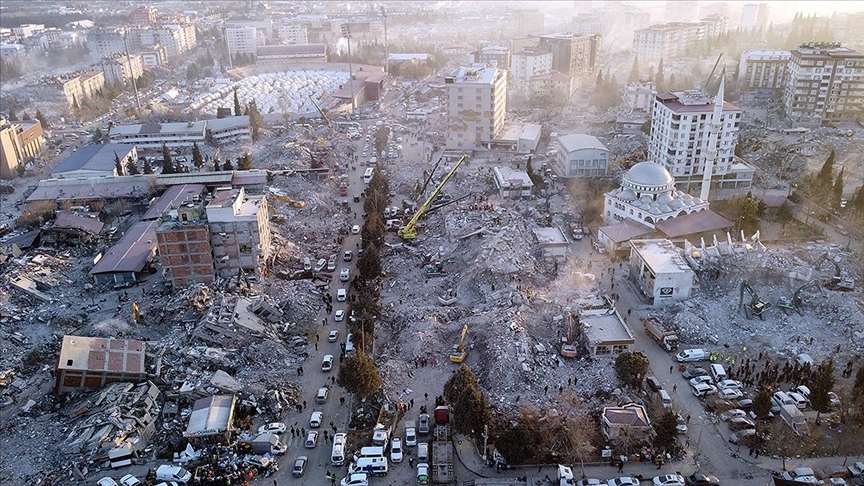 Batılı uzmanlar, Türkiye'deki depremlerin sığ derinlikte ortaya çıkan  gücüne işaret etti