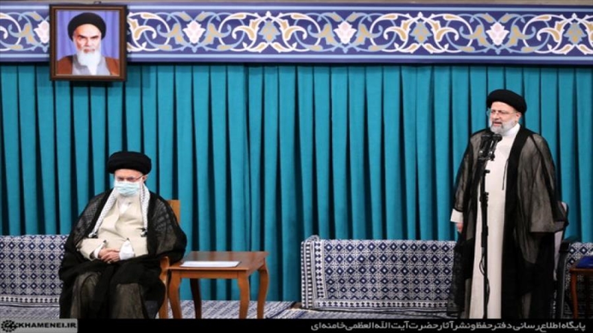 رئیسی پیش از سفر به چین با علی خامنهای دیدار کرد