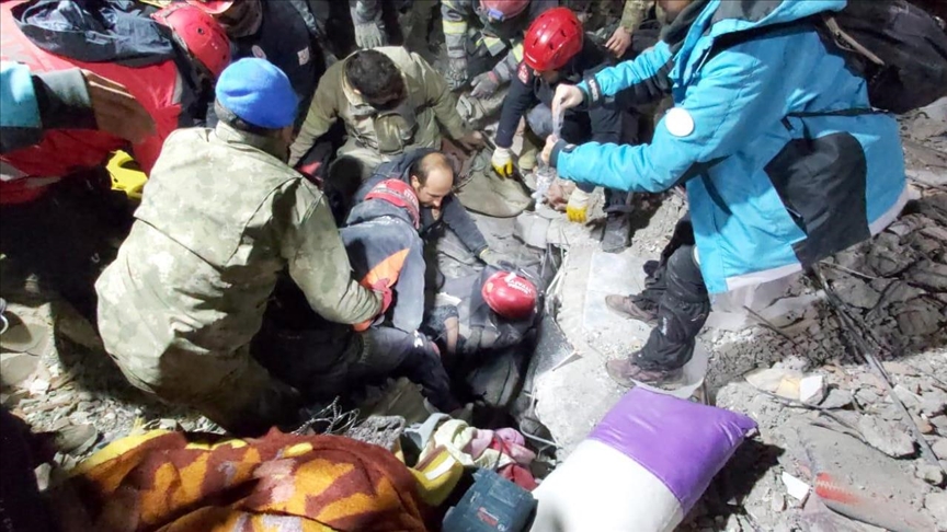Séisme en Türkiye: Une femme secourue après 166 heures