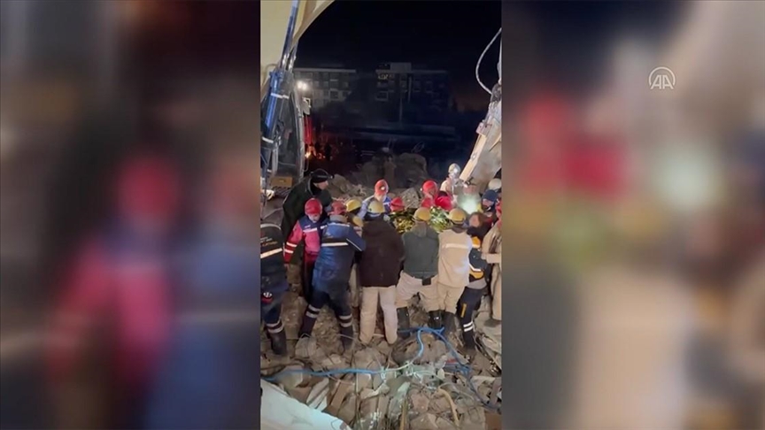 В турецком Газиантепе из-под завалов спустя 163 часа удалось спасти женщину 