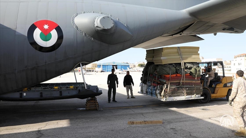 Deux avions d'aide jordaniens avec 480 tentes à bord s’envolent pour l'aéroport turc d'Adana