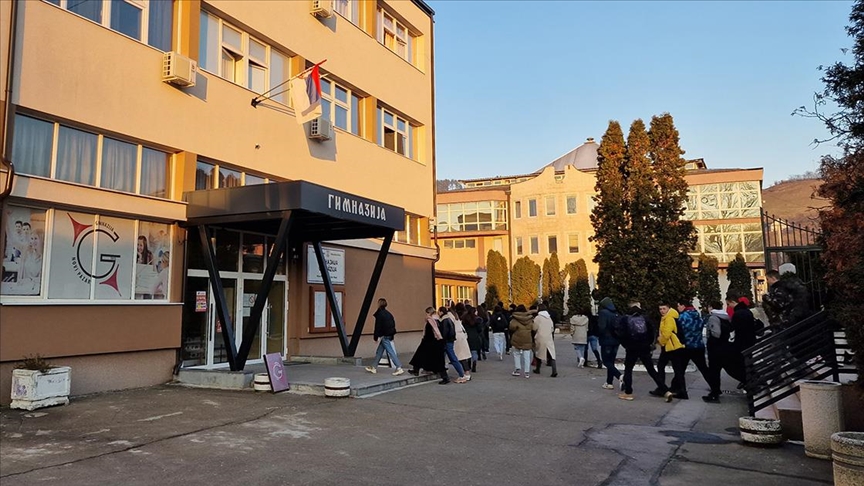 Srbija: Učenici i zaposleni u Gimnaziji u Novom Pazaru prikupili 1.300 evra pomoći za narod Turkiye